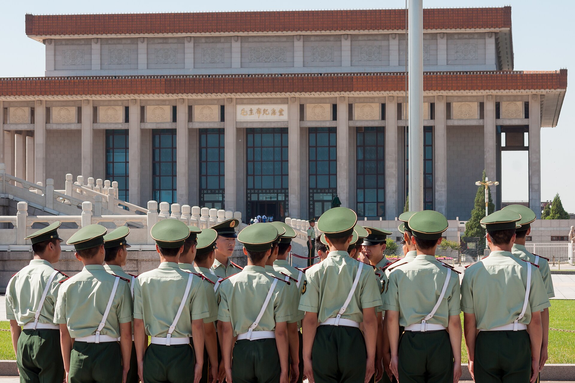 关于加强新时代学校国防教育的政策要点解读